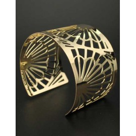 Laconic Fan Openwork Broad Side Cuff Bracelet in Gold